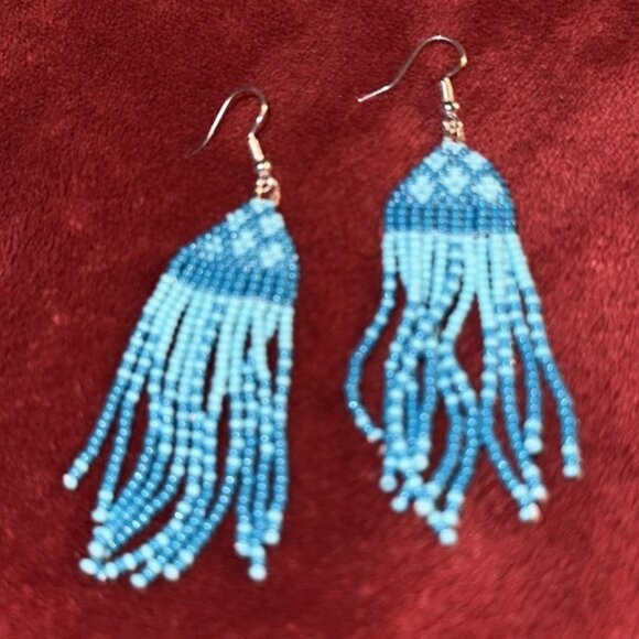 Handmade boho Métis blue fringe  earrings - Picture 2 of 2